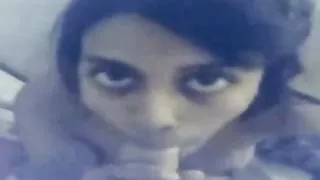 दो रूसी किशोर बिस्तर पर लोगों को बकवास करते हैं