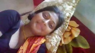 रूसी समलैंगिकों पोर्न छेद में डिल्डो के रूप में काम करते हैं