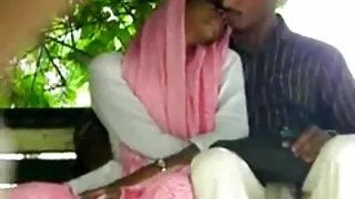 युवा चंचल समलैंगिकों उंगलियों खेलते हैं