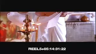 काली पपीला छोटे सफेद डिक पोर्न को सहलाती है
