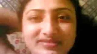 Slutty बहन ने अपने भाई को एक बिल्ली को पोर्न दिया