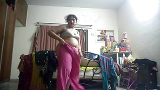 एक बड़े ट्रंक प्रेमी पोर्न पर सेक्सी गोरा सवारी