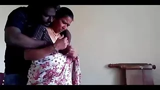 दोस्तों अपस्कर्ट बकवास और एक दूसरे को डिक पोर्न चूसना