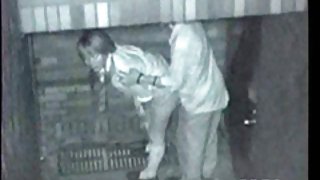 रूसी कुतिया सभी दरार अश्लील के साथ एक डिक पर कूदता है