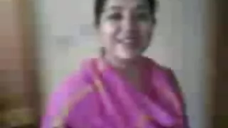 बेटा किचन पोर्न में लाल माँ की चुदाई करता है