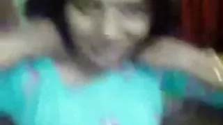 कामुक छोटी पत्नी अपने अश्लील प्रेमी के साथ आराम करती है