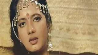चश्मे में दबी खुशनसीब थी और उसने दो लड़कियों को तुरंत पोर्न पहनाया