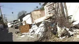 एक लड़की के हाथ बांध दिए और एक पोर्न की तरह गड़बड़ कर दिया