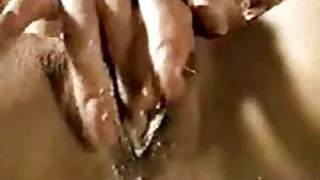 छोटी लड़की ने अपनी प्यारी बिल्ली के अश्लील वीडियो