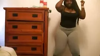 Pikaper मोज़ा में रूसी fucks और उसे गधा गड़बड़ हो जाता है